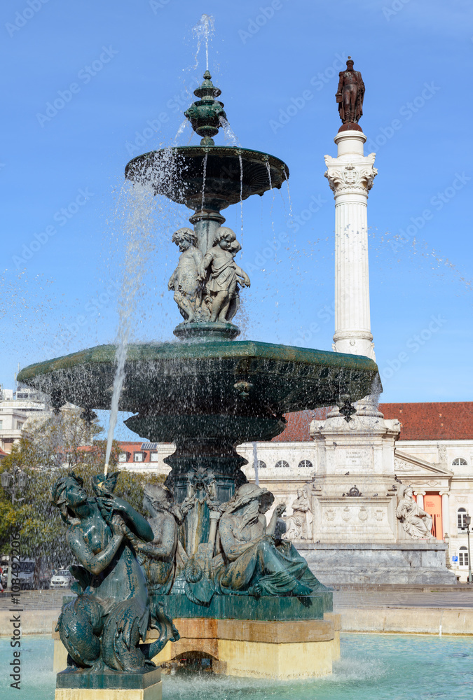 Fototapeta premium Fountain at Rossio Square