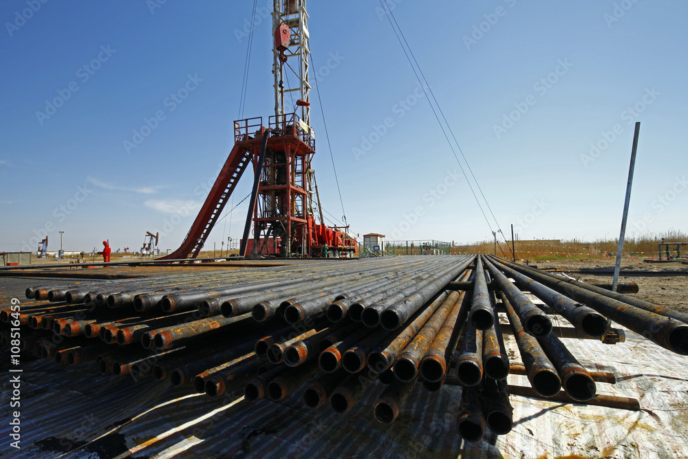 Oil pipe and oil drilling rig equipment