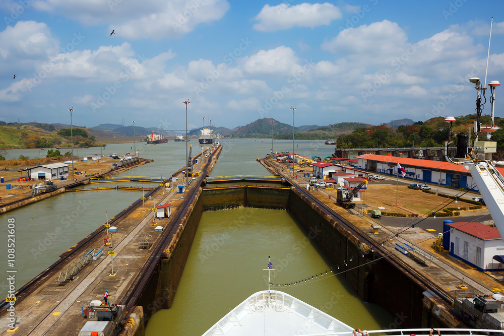 Первый шлюз Панамского канала со стороны Тихого океана
