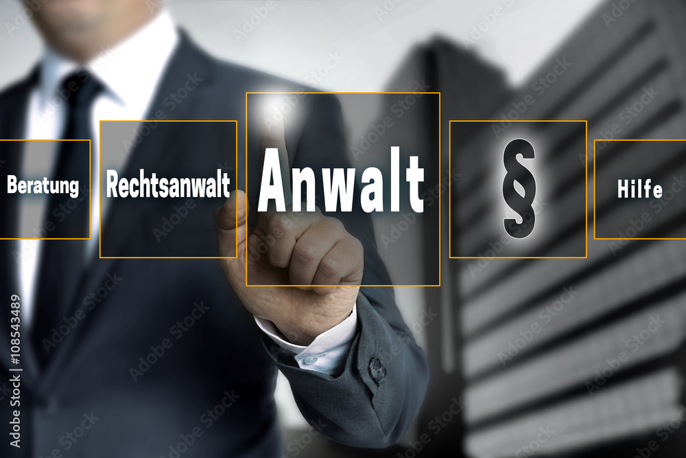Anwalt touchscreen wird von geschäftsmann bedient Anwalt touchscreen wird von geschäftsmann bedient