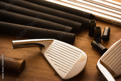 Obraz na plátne Golf club making