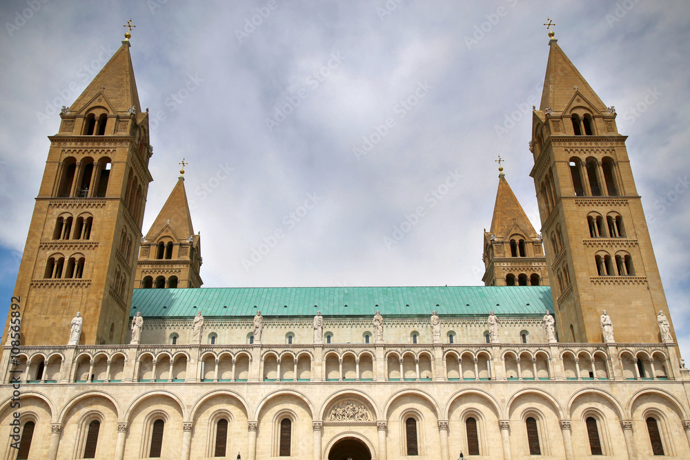 Obraz premium Basilica of St. Peter & St. Paul, Pecs Cathedral in Hungary