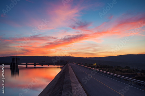 Sunset over dam © ultramcu