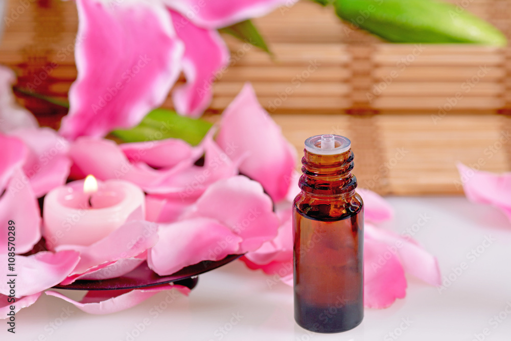 Composition with aromatic oils