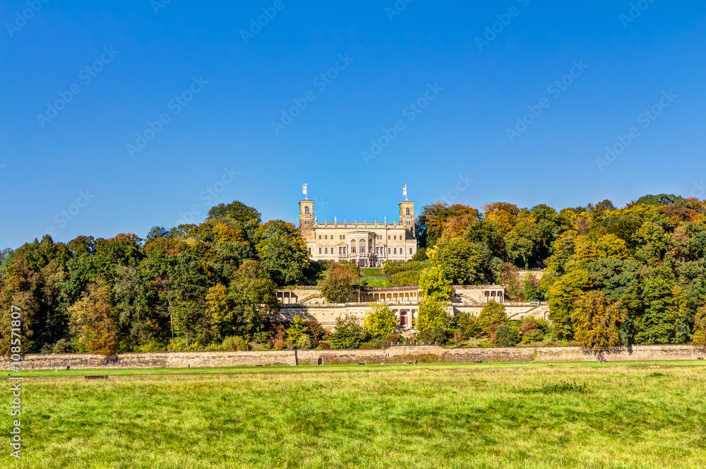 Elbtal in Dresden mit Schloss Albrechtsberg