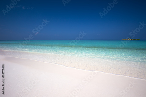 Fototapeta Naklejka Na Ścianę i Meble -  Tropical island with sandy beach with palm trees and turquoise clear water