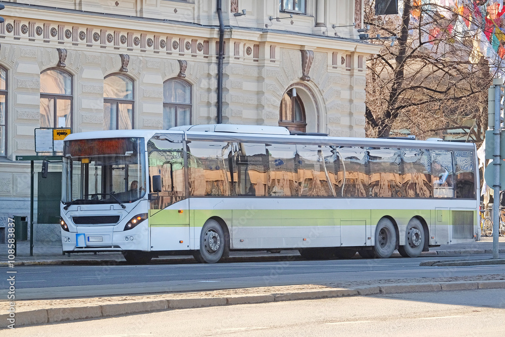 Obraz premium HELSINKI, FINLAND - april, 4, 2016: Bus on a bus stop in Helsinki, Finland.