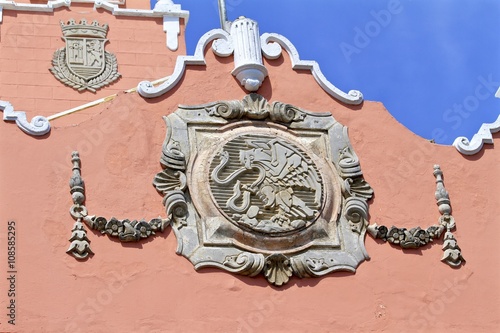Φωτογραφία Merida Yucatan city Hall emblem, eagle devouring a snake, mexico