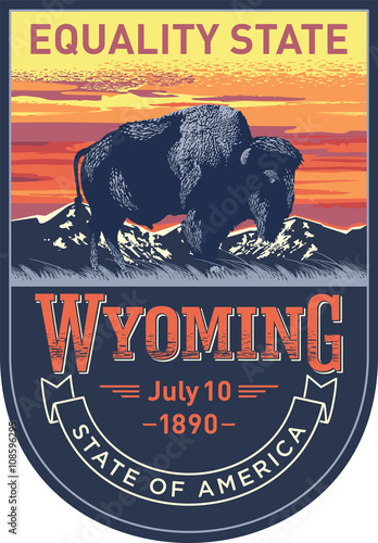 Вайоминг, эмблема штата США, зубр на закате нп синем фоне photo