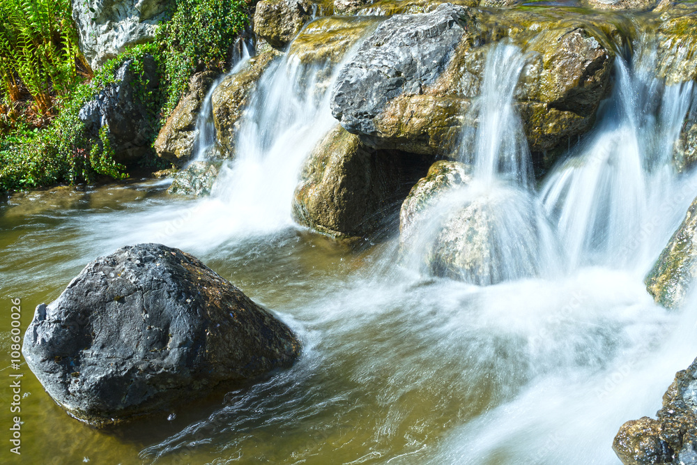 Fototapeta premium Wasserfall in traumhafter Natur