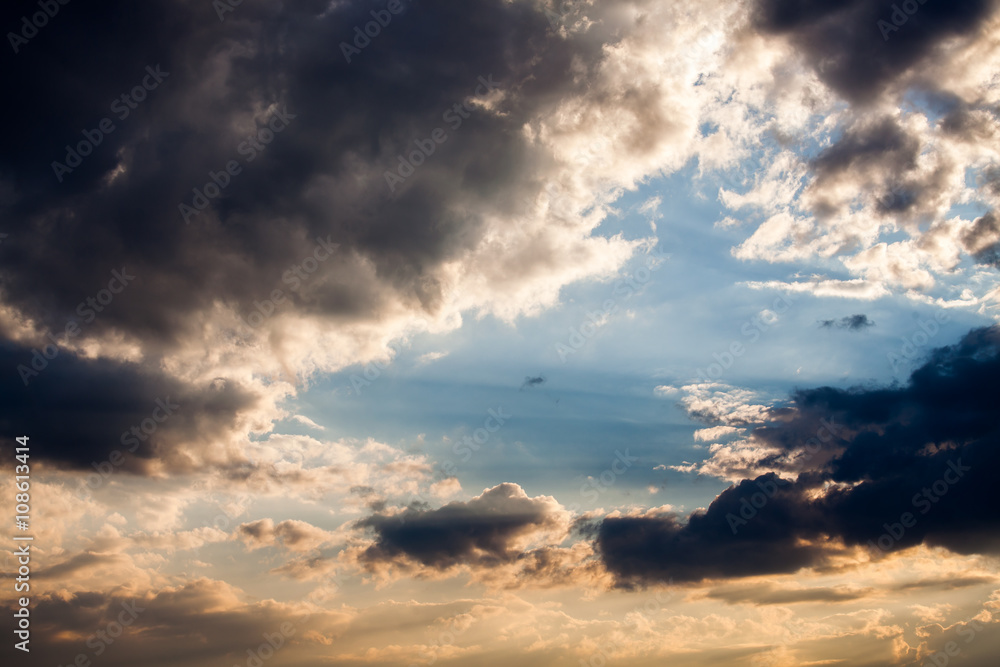 Obraz premium colorful dramatic sky with cloud at sunset