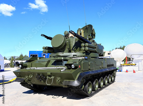 Obraz na płótnie Anti-aircraft defense complex Tunguska w salonie