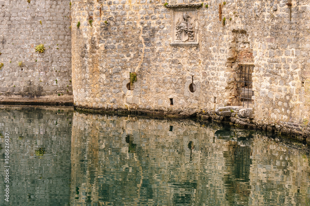 Naklejka premium Kotor moat and wall