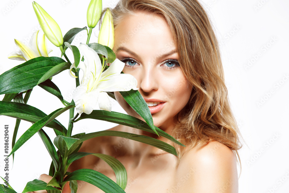 Naklejka premium Beautiful girl with flower