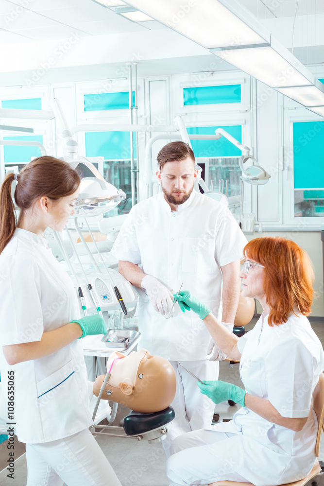 Obraz premium Watch carefully, there's no room for mistakes