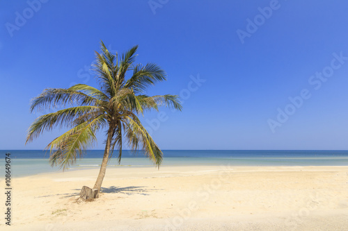 Fototapeta Naklejka Na Ścianę i Meble -  Tropical Beach , Thungwualaen Beach at Chumphon , Thailand