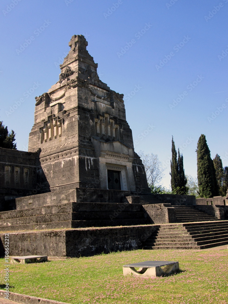 Piramide al Cimitero, Crespi d'Adda