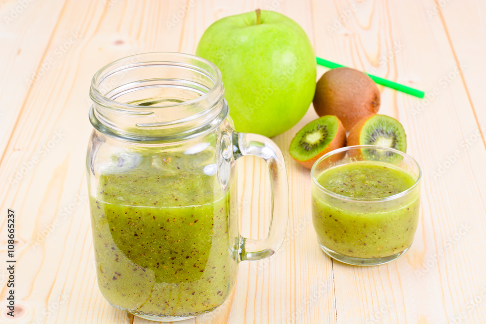Kiwi and Apple Fresh Juice Kiwi and Apple Fresh Juice