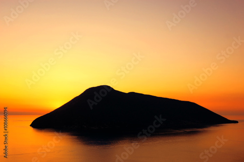 Fotografía Isola di salina al tramonto - isole Eolie