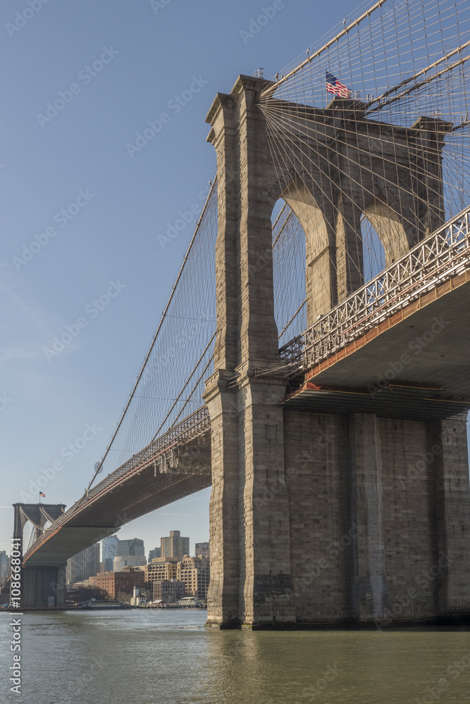 Fototapeta premium Graffiti pisze lub rysuje na ścianie