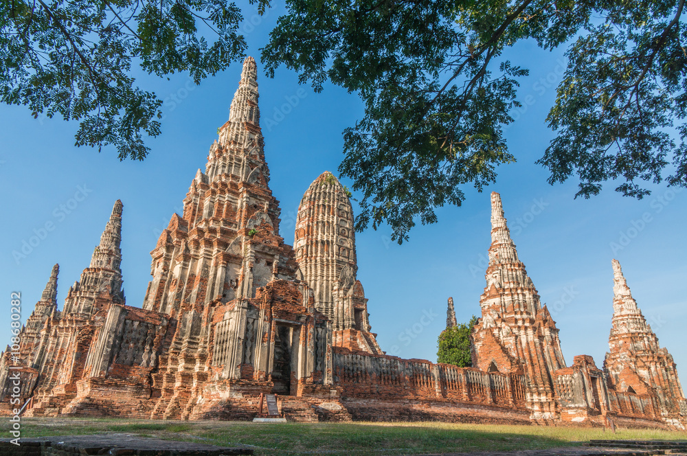 Obraz premium Old Temple wat Chaiwatthanaram of Ayuthaya Province( Ayutthaya Historical Park )Asia Thailand