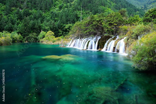 Fototapeta Naklejka Na Ścianę i Meble -  Beautiful waterfall in autumn at Jiuzhaigou valley national park, China 