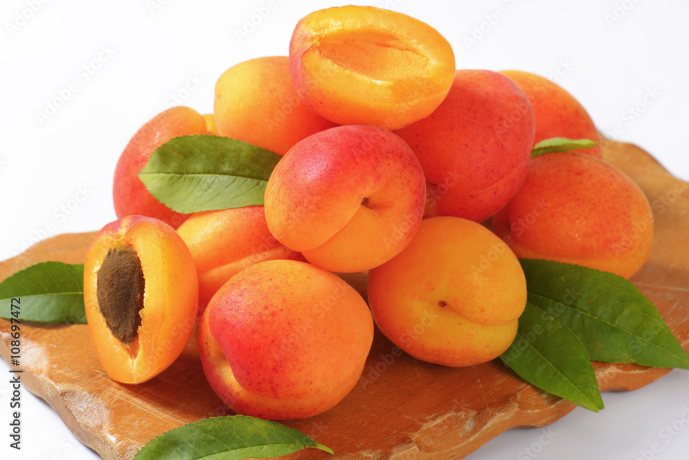 Fresh apricots Fresh apricots