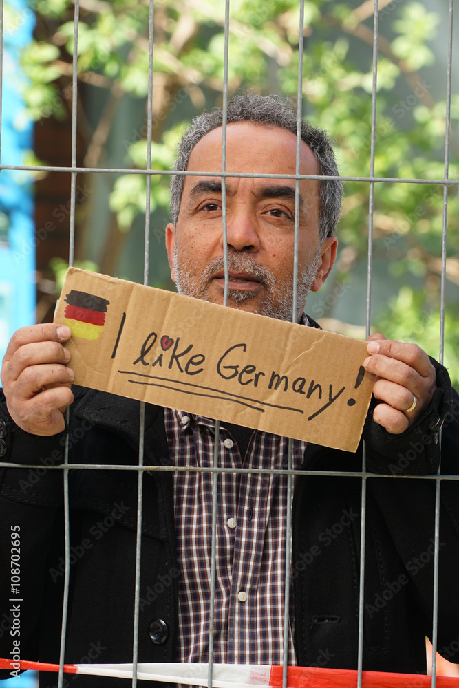 Flüchtling bittet um Asyl StockFoto Adobe Stock