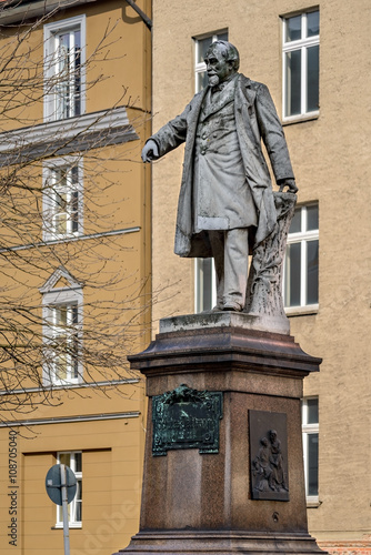Denkmal für den Sozialreformer Hermann Schulze-Delitzsch