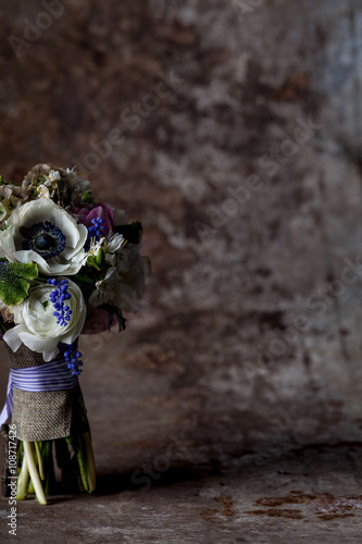 Fototapeta Naklejka Na Ścianę i Meble -  Pastel flower arrangement on rust