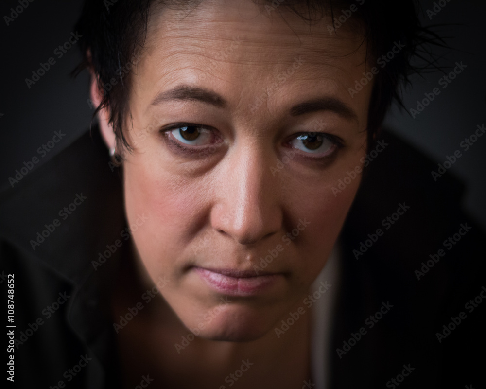 Obraz premium Androgynous character on a gray background. Man or woman. Military style. 