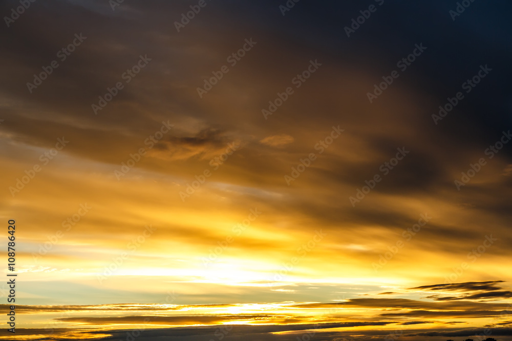 Obraz premium Blue sky with clouds before sunset