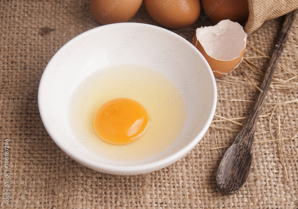 Fresh Eggs prepare on gunny-bag ,ready for cooking Fresh Eggs prepare on gunny-bag ,ready for cooking
