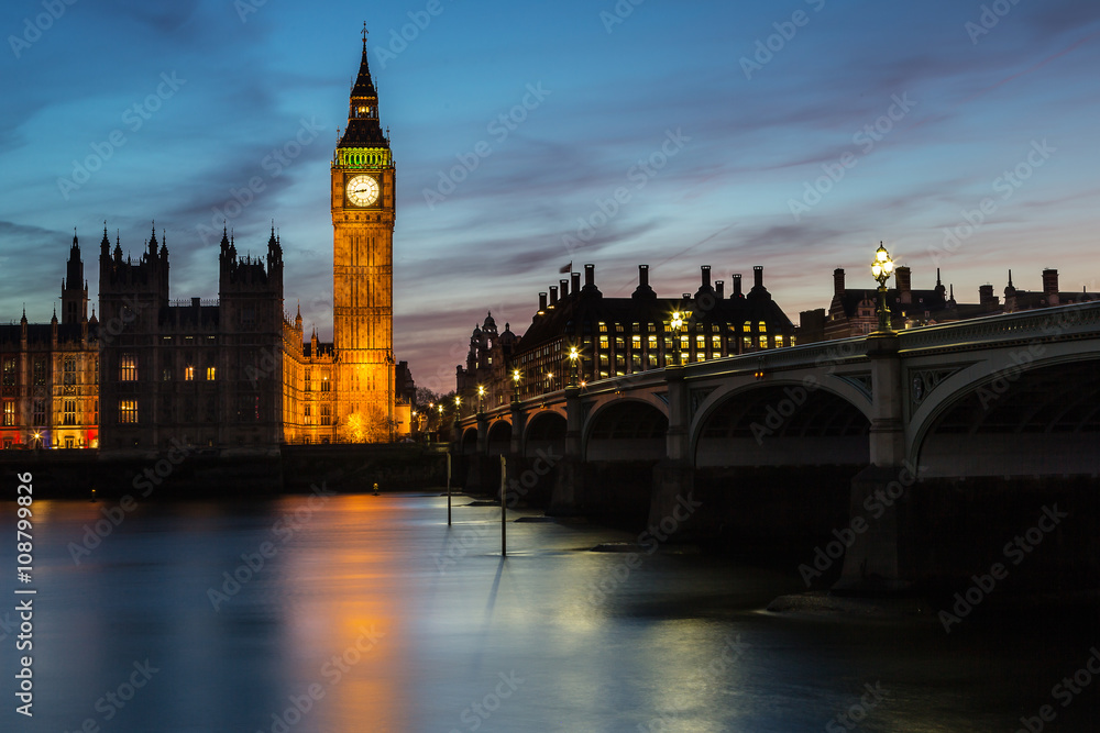 Big Ben in London zur blauen Stunde