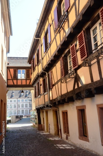 Ruelle Colmar Alsace, façades et cour photo