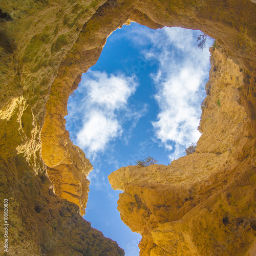 Höhlen in der Algarve von Portugal photo