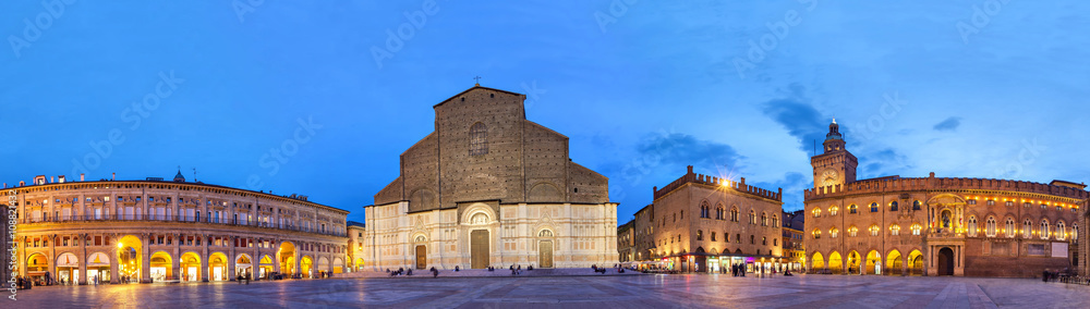 Evening panorama of Piazza Maggiore, Bologna