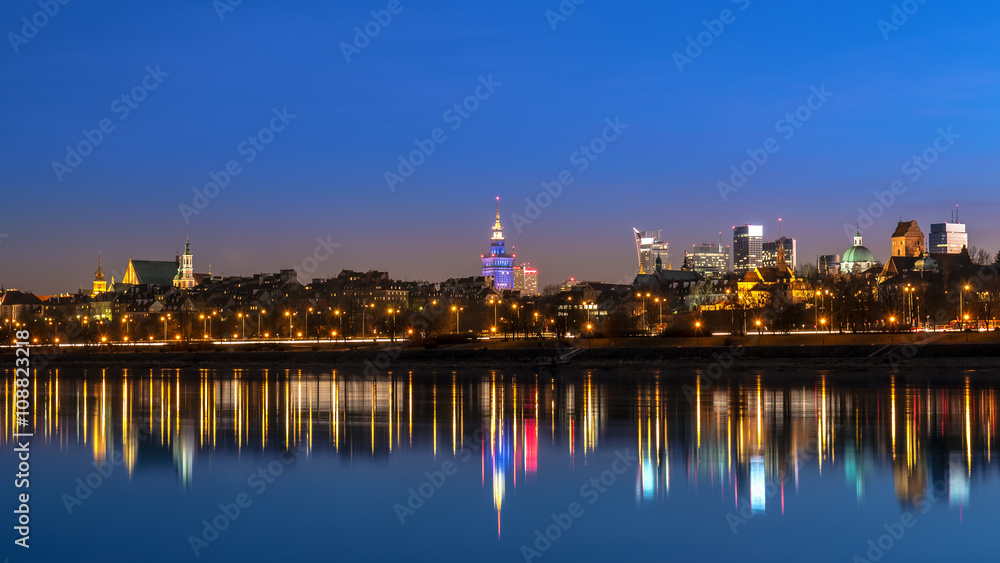 View of the old city of Warsaw from the Vistula night