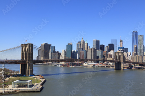 ブルックリンブリッジとマンハッタン © vacant