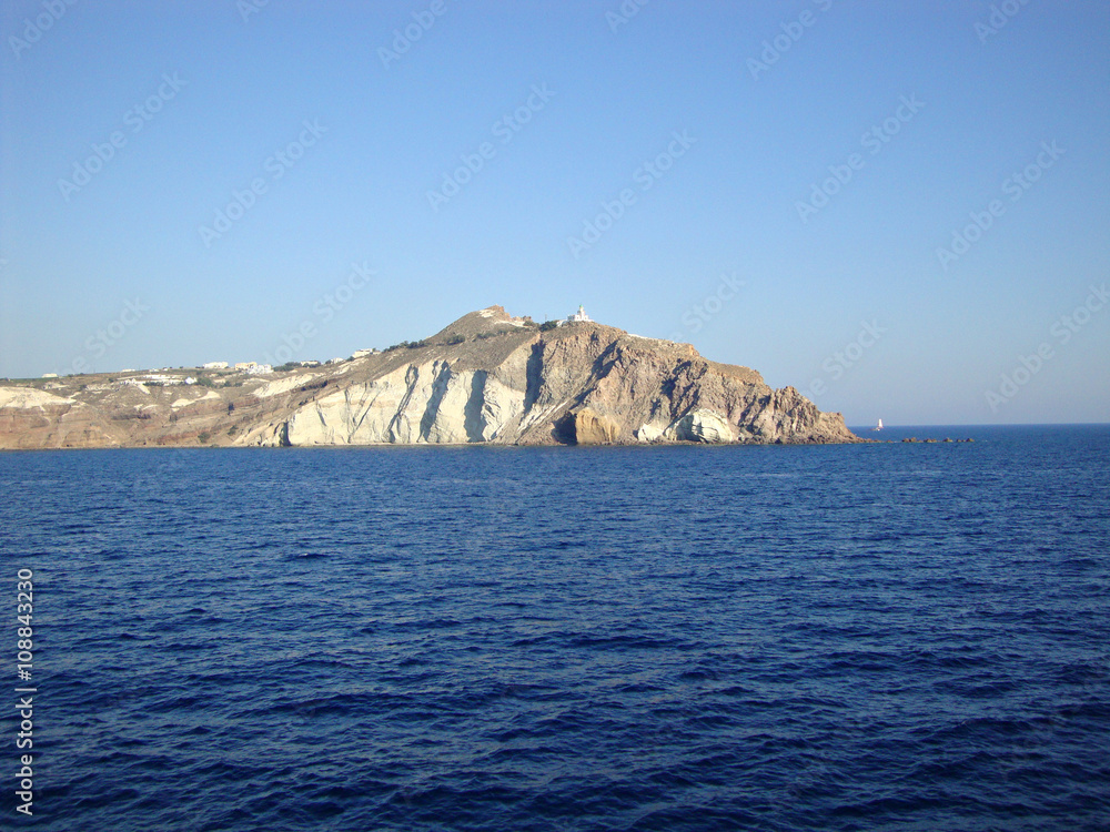 у берегов греческого острова Санторини