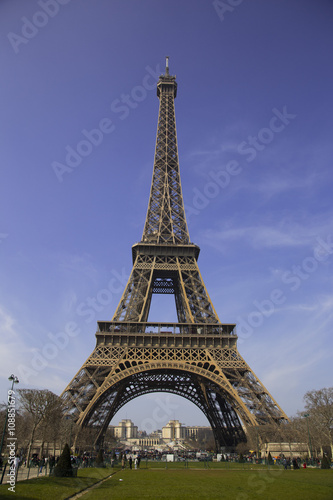 Eiffel tower, Paris - France © Nino Pavisic