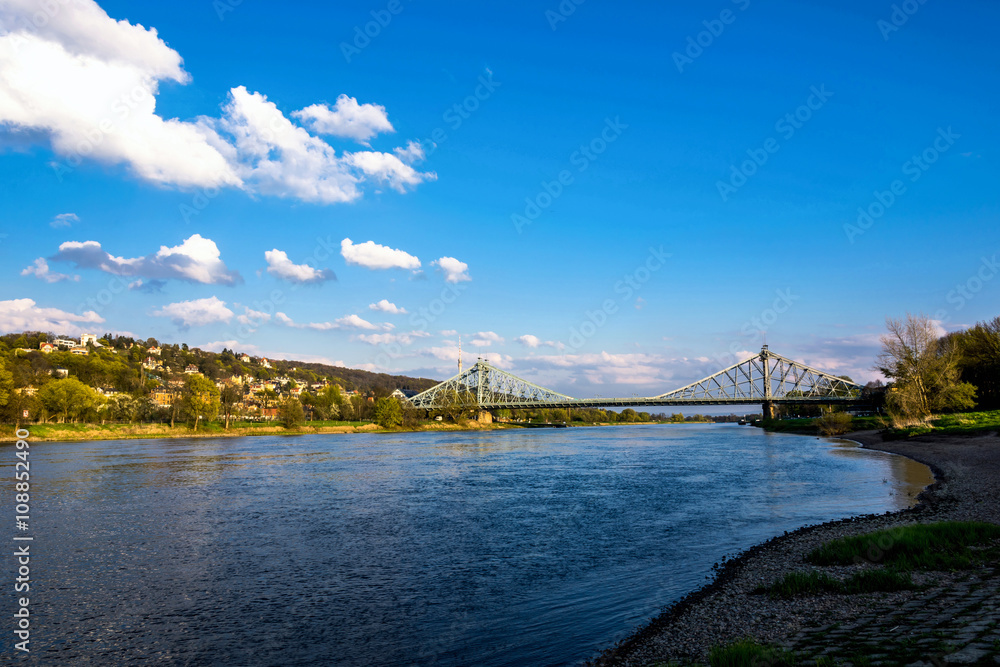 Das Blaues Wunder über der Elbe