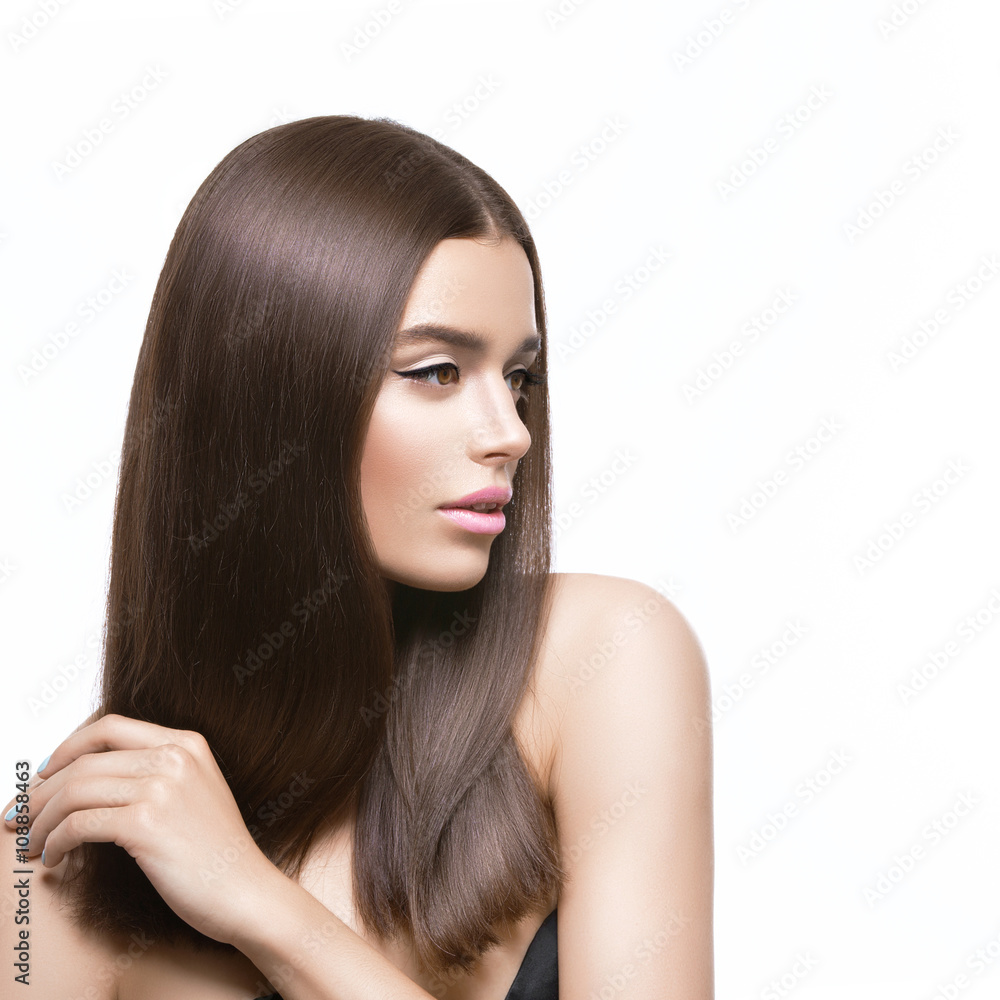 Naklejka premium Beautiful girl with healthy shiny hair