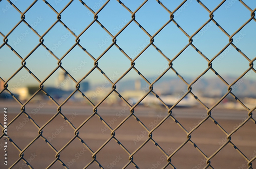 Fototapeta premium Maschendrahtzaun am Flughafen Las Vegas