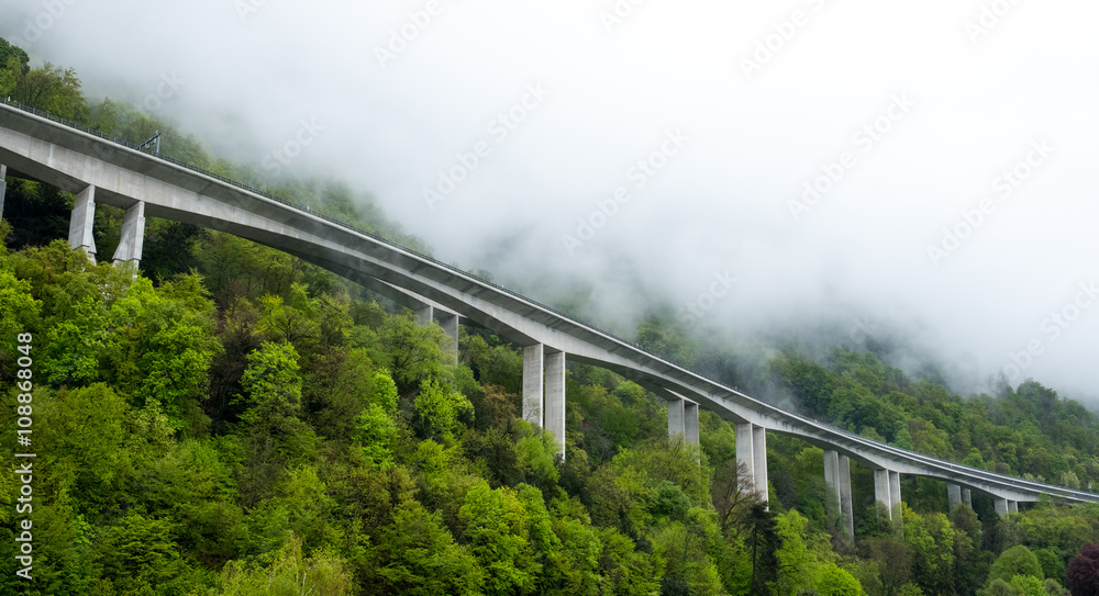 Autobahnbrücke bei Montreux