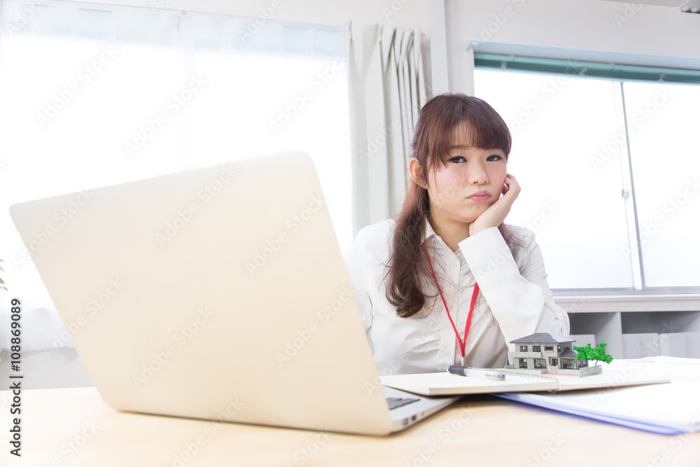 OLポートレート(職場) OLポートレート(職場)