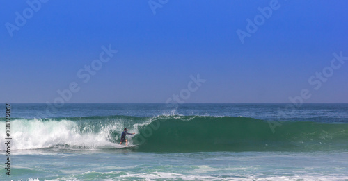 Surfando na onda.