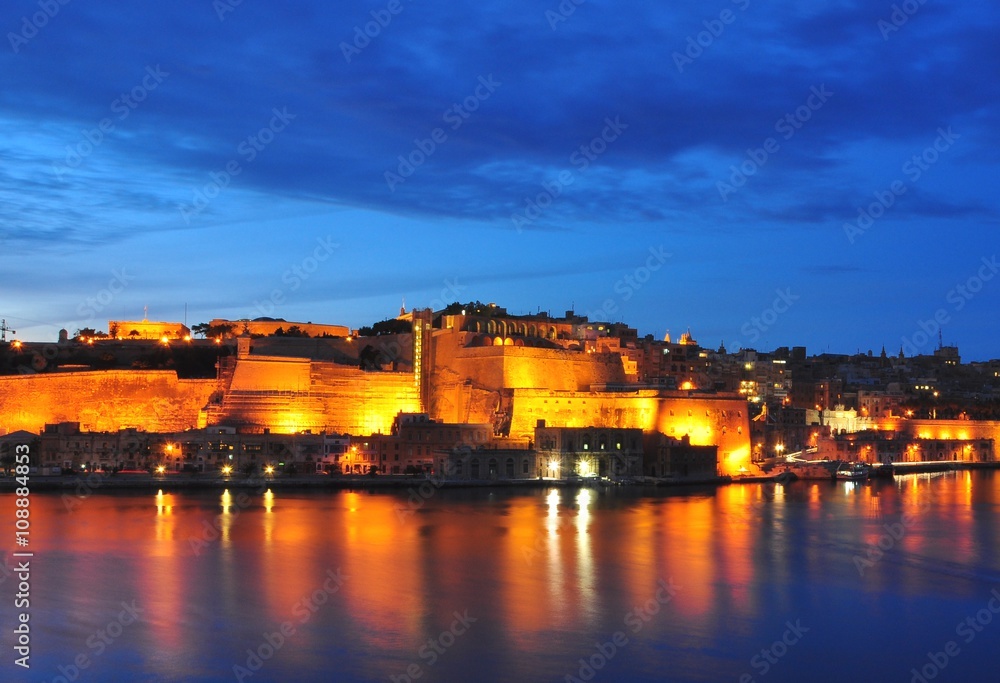 Valleta at night