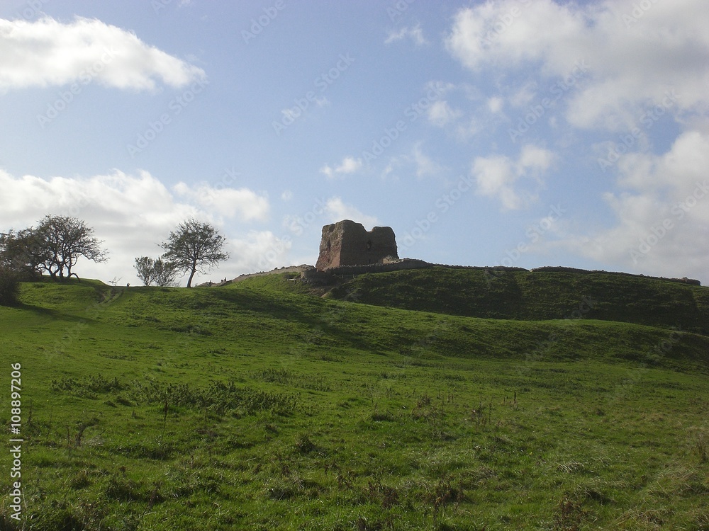 Ruine auf dem Hügel