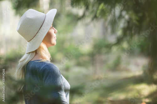 portrait of beautifu woman in hat with sunlight shadows - nature